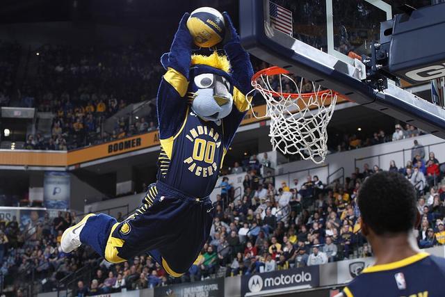 又一位少帅！周鹏出任深圳男篮主教练兼球员